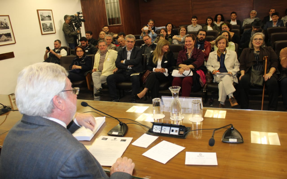 Calçadas permeáveis e acessíveis é tema de seminário na Câmara